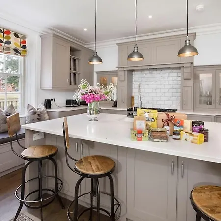 Holiday home Luxury Village House Sleeps 14, Dog Friendly