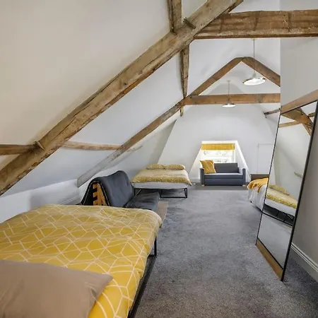 Holiday home Luxury Village House Sleeps 14, Dog Friendly *