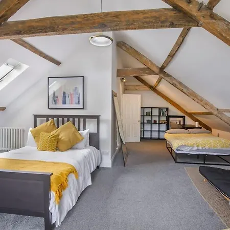 Holiday home Luxury Village House Sleeps 14, Dog Friendly Bilbrough