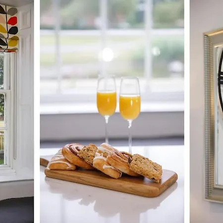 Luxury Village House Sleeps 14, Dog Friendly Holiday home Bilbrough