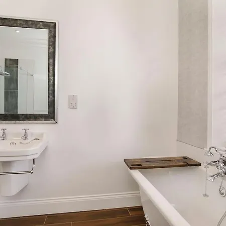 Holiday home Luxury Village House Sleeps 14, Dog Friendly