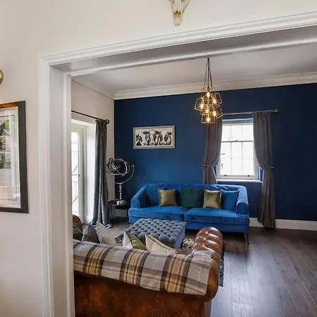 Luxury Village House Sleeps 14, Dog Friendly Holiday home