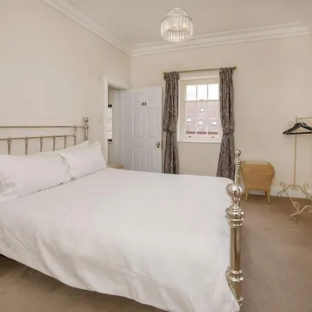 Luxury Village House Sleeps 14, Dog Friendly Holiday home