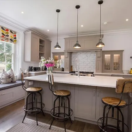 Luxury Village House Sleeps 14, Dog Friendly Holiday home